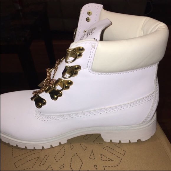 White and gold chain timbs - Picture 3 of 3